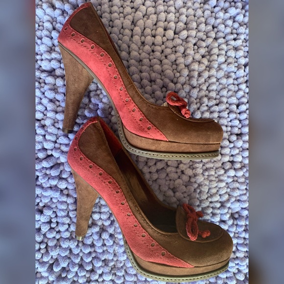 Vince Camuto Shoes - ‼️SOLD‼️NWOT Cute Vince Camuto Pumps Suede Heels